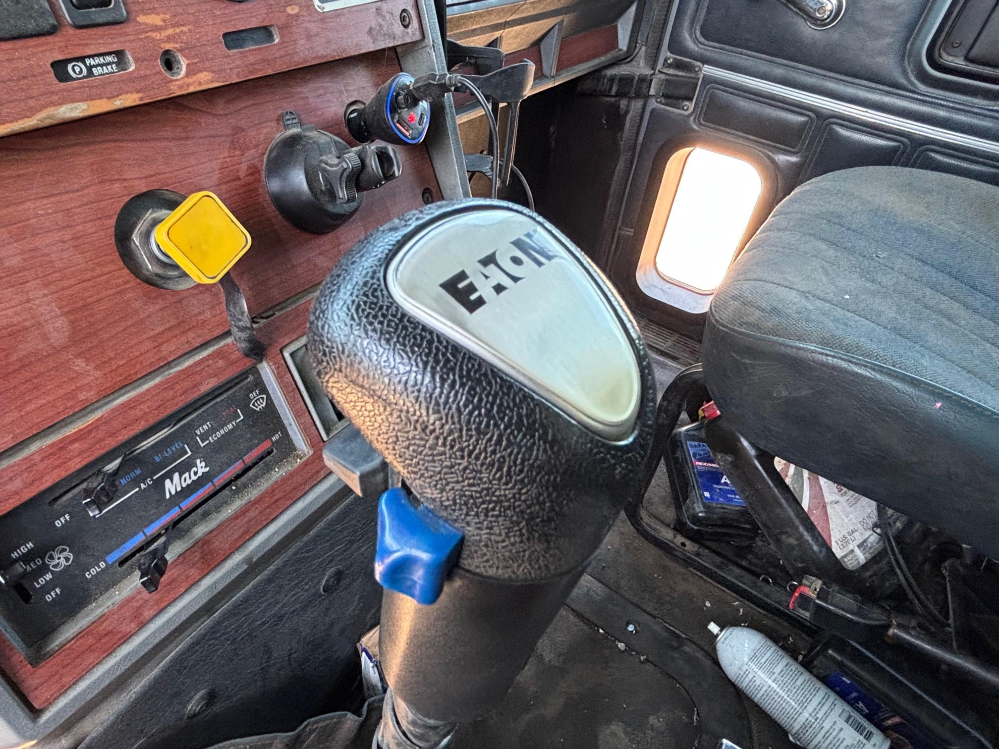 1997 MACK CL713 - Image 18